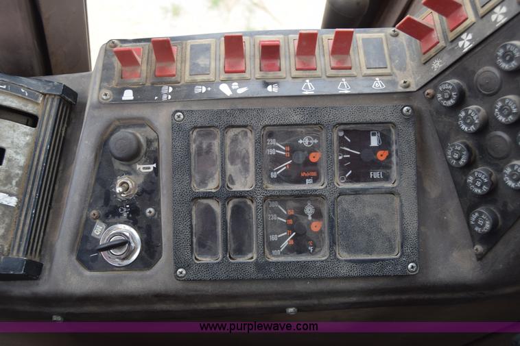 image for item L2582 1984 Champion 710A motor grader