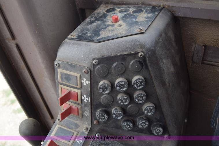 image for item L2582 1984 Champion 710A motor grader