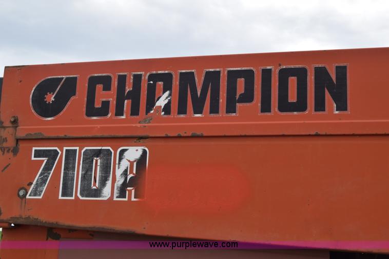 image for item L2582 1984 Champion 710A motor grader