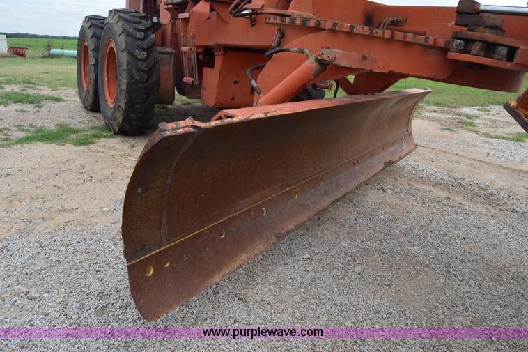 image for item L2582 1984 Champion 710A motor grader