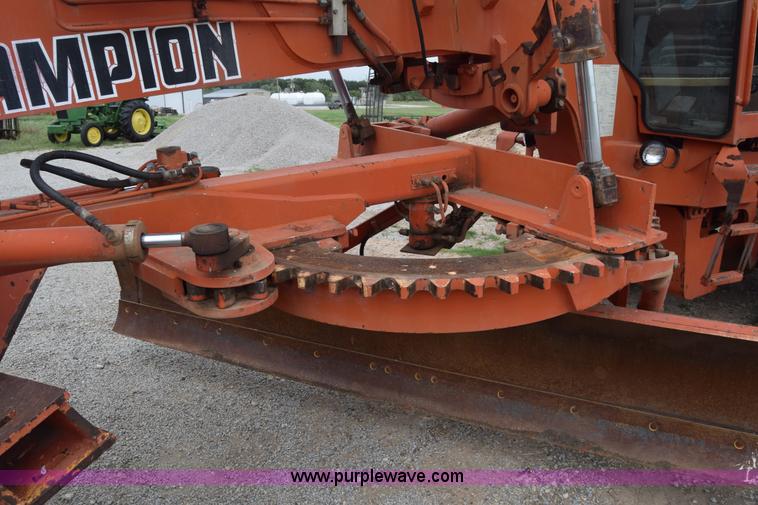 image for item L2582 1984 Champion 710A motor grader