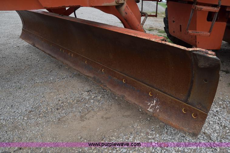 image for item L2582 1984 Champion 710A motor grader