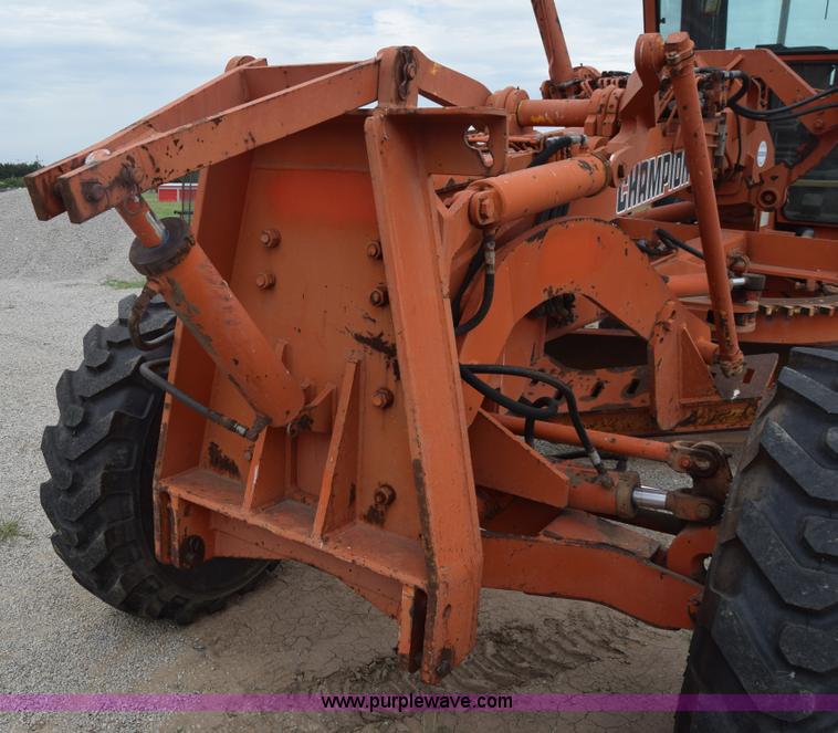image for item L2582 1984 Champion 710A motor grader