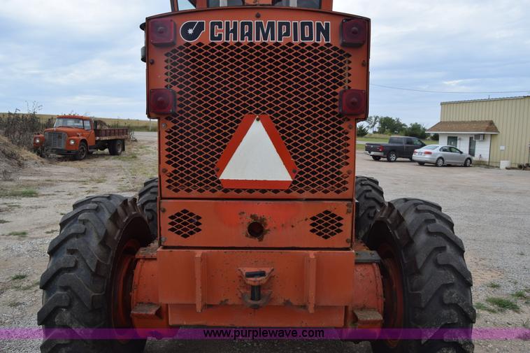 image for item L2582 1984 Champion 710A motor grader