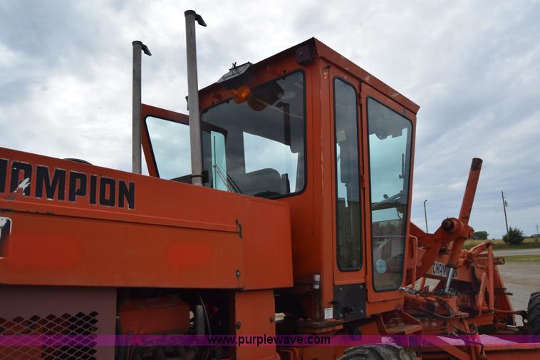 image for item L2582 1984 Champion 710A motor grader