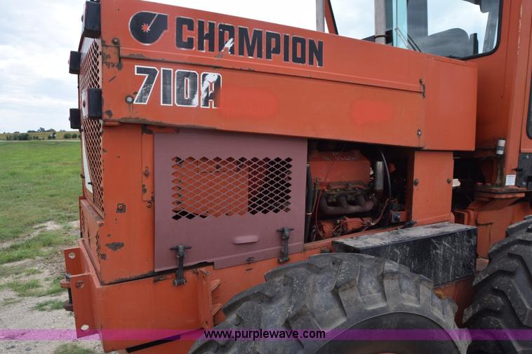 image for item L2582 1984 Champion 710A motor grader