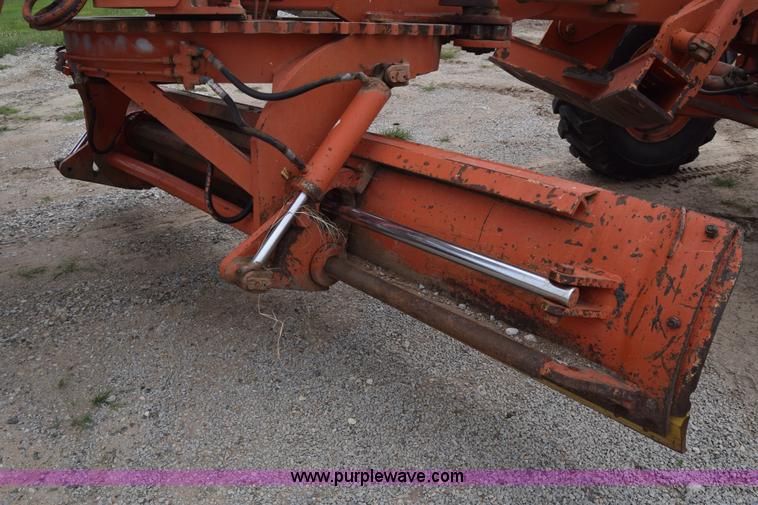 image for item L2582 1984 Champion 710A motor grader