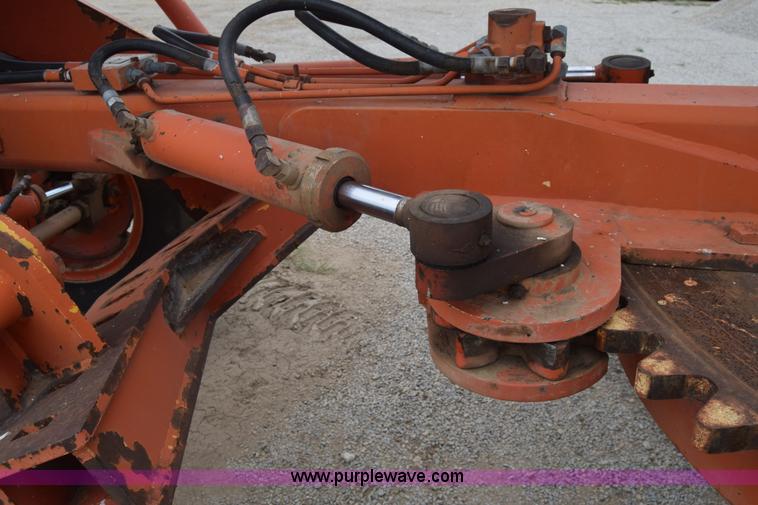 image for item L2582 1984 Champion 710A motor grader