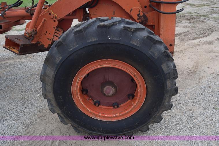 image for item L2582 1984 Champion 710A motor grader