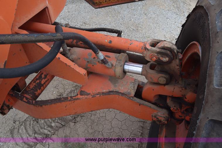 image for item L2582 1984 Champion 710A motor grader