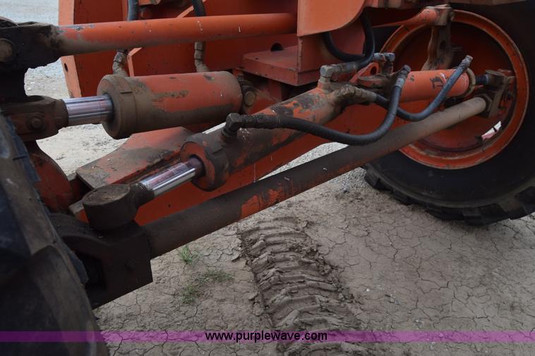 image for item L2582 1984 Champion 710A motor grader