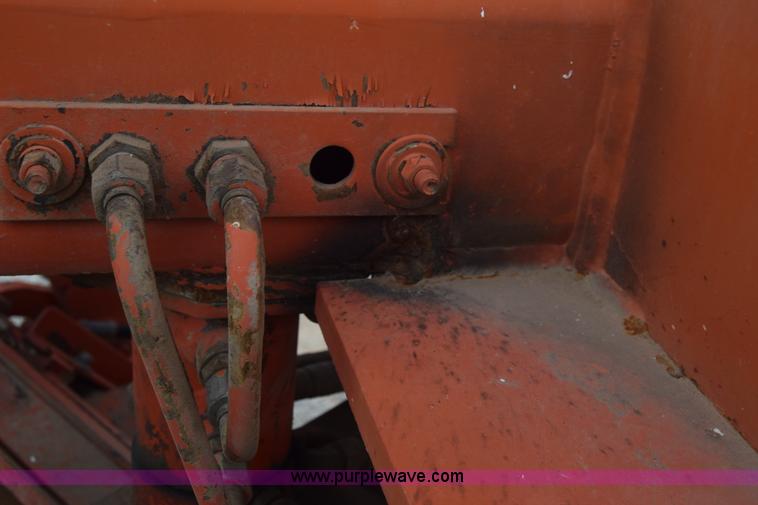 image for item L2582 1984 Champion 710A motor grader