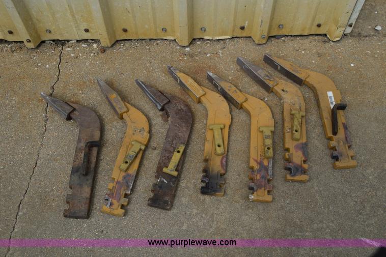 image for item L2582 1984 Champion 710A motor grader