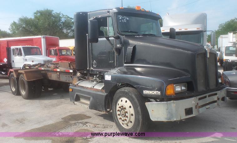 image for item L3516 1994 Kenworth T600 roll-off truck
