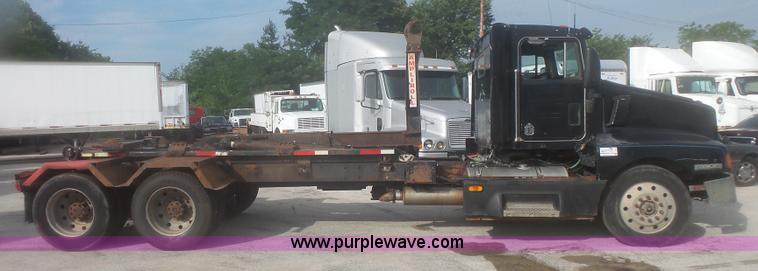 image for item L3516 1994 Kenworth T600 roll-off truck