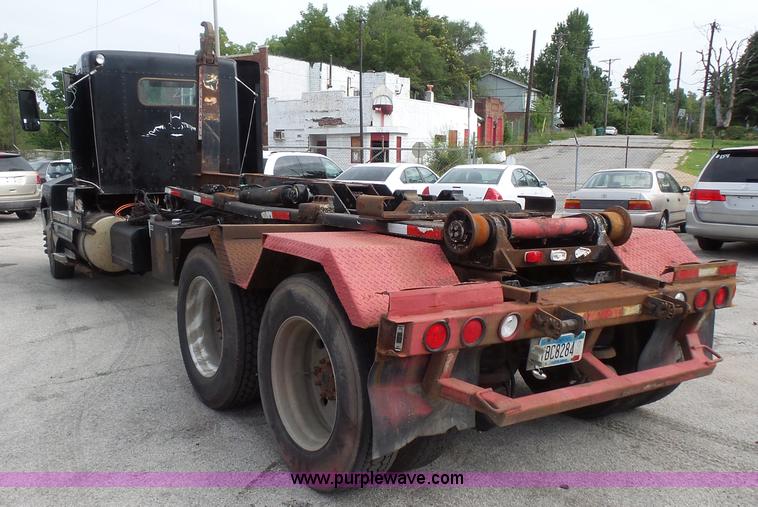 image for item L3516 1994 Kenworth T600 roll-off truck