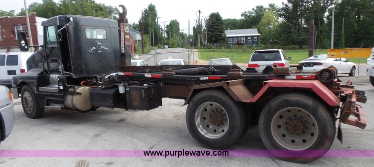 image for item L3516 1994 Kenworth T600 roll-off truck