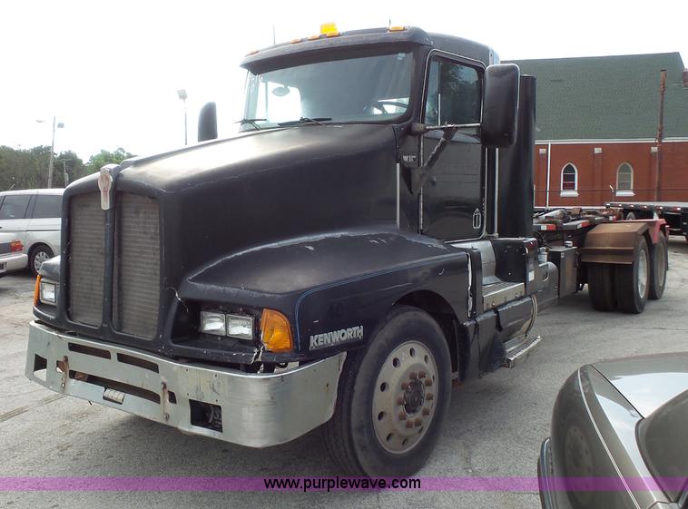 image for item L3516 1994 Kenworth T600 roll-off truck