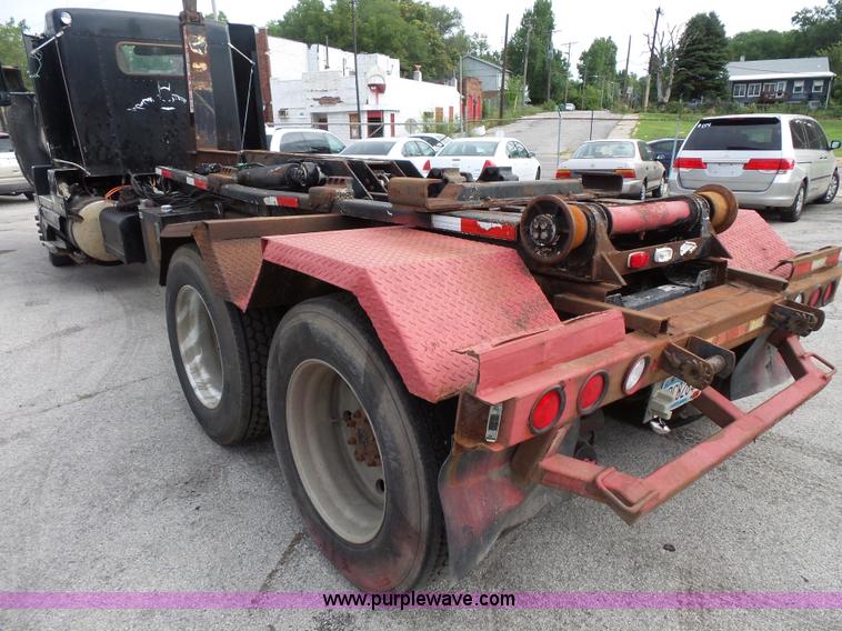 image for item L3516 1994 Kenworth T600 roll-off truck