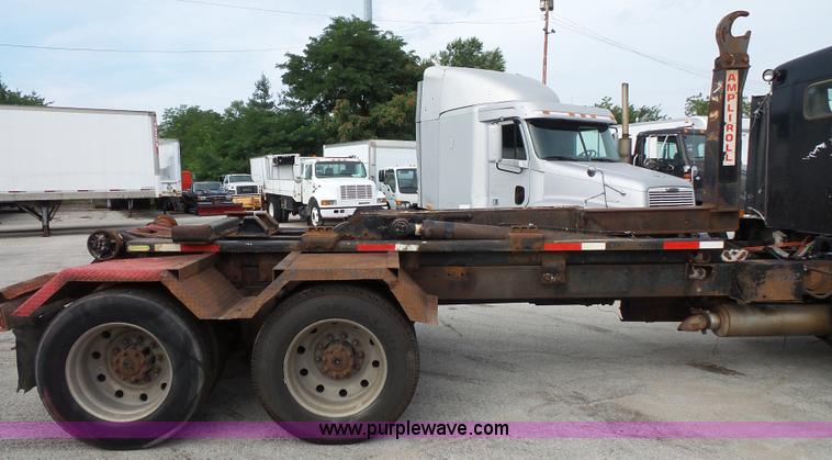 image for item L3516 1994 Kenworth T600 roll-off truck