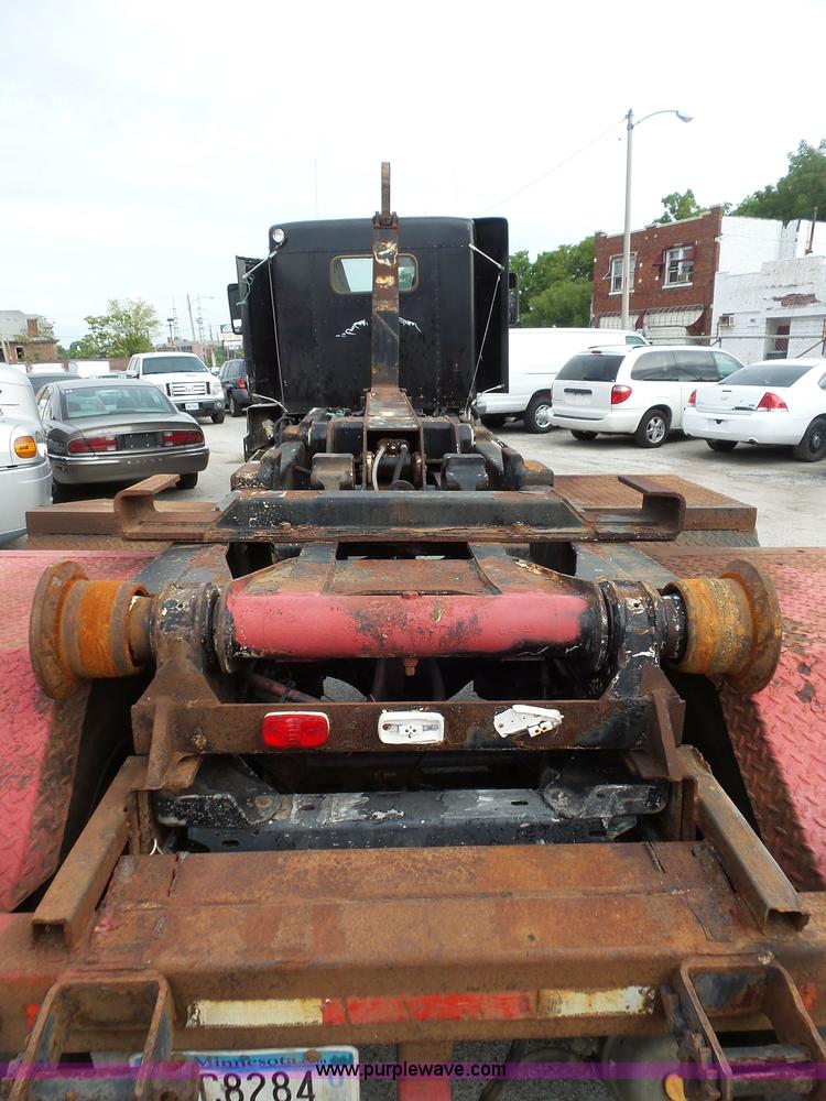 image for item L3516 1994 Kenworth T600 roll-off truck