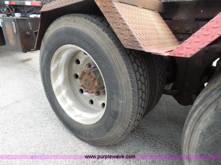 image for item L3516 1994 Kenworth T600 roll-off truck