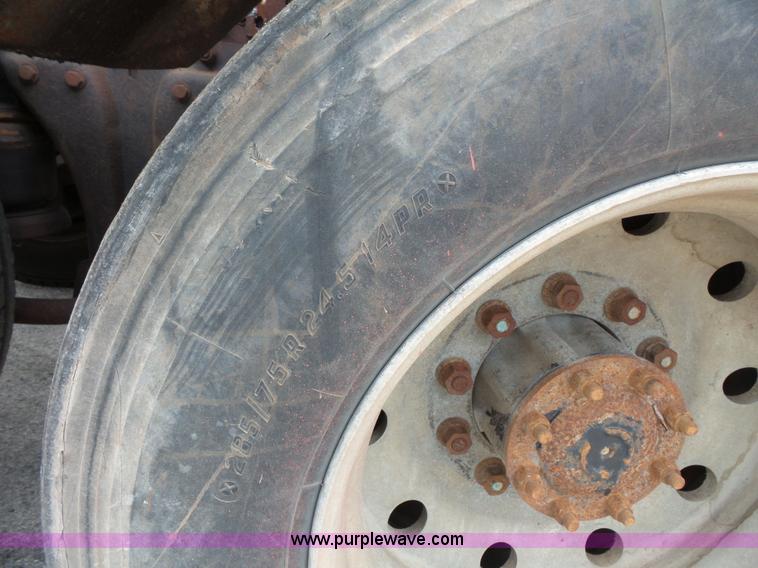 image for item L3516 1994 Kenworth T600 roll-off truck