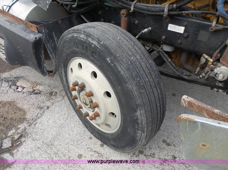 image for item L3516 1994 Kenworth T600 roll-off truck