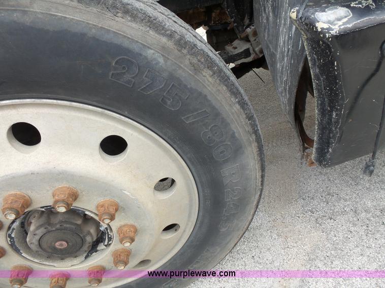 image for item L3516 1994 Kenworth T600 roll-off truck