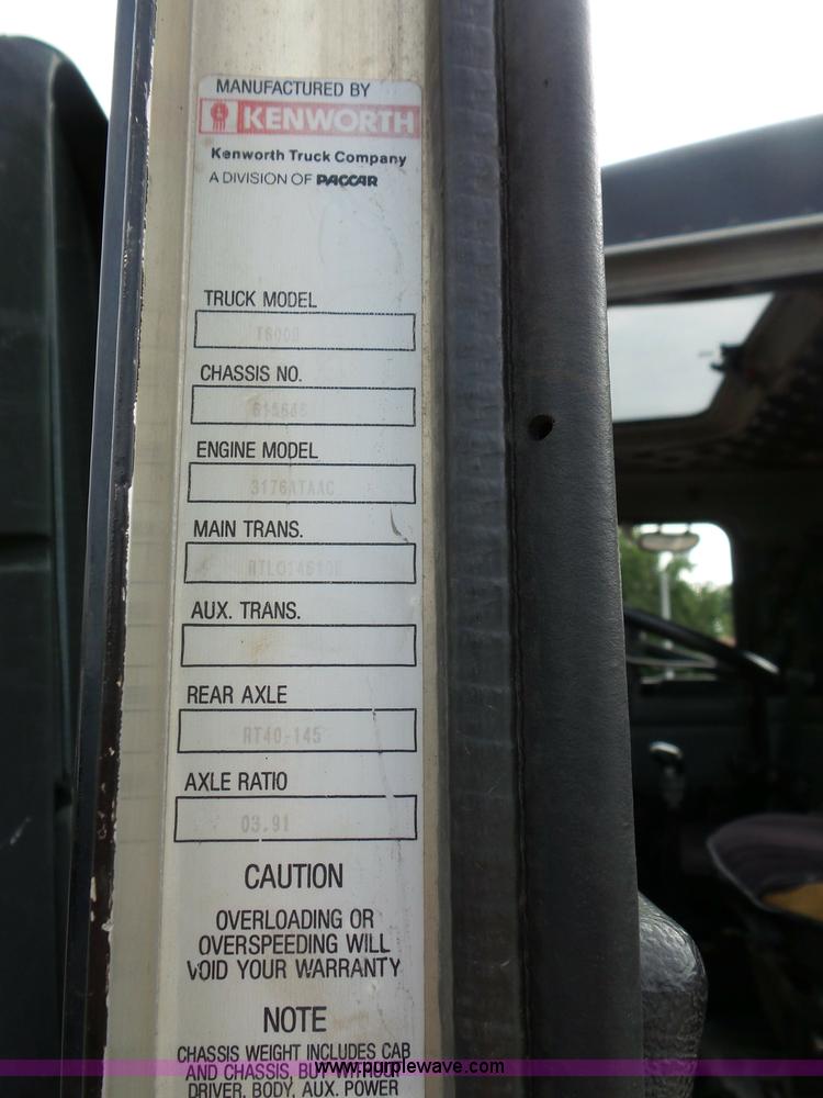 image for item L3516 1994 Kenworth T600 roll-off truck