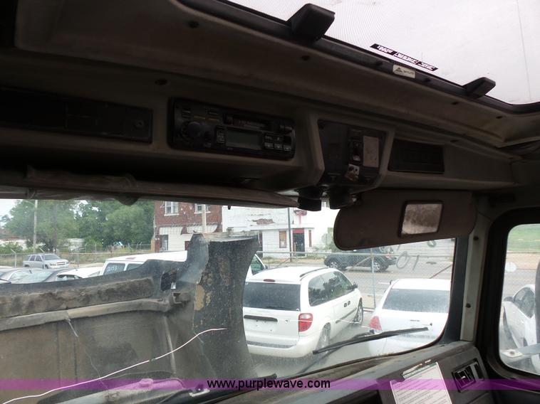 image for item L3516 1994 Kenworth T600 roll-off truck