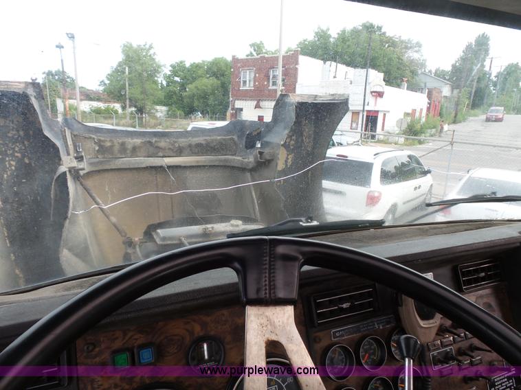 image for item L3516 1994 Kenworth T600 roll-off truck