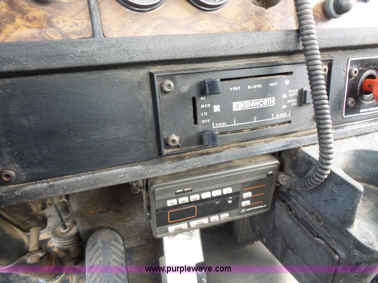 image for item L3516 1994 Kenworth T600 roll-off truck