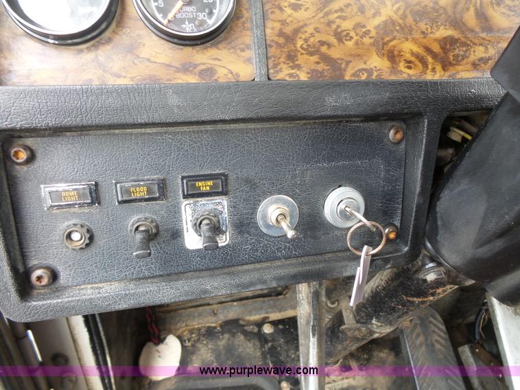 image for item L3516 1994 Kenworth T600 roll-off truck