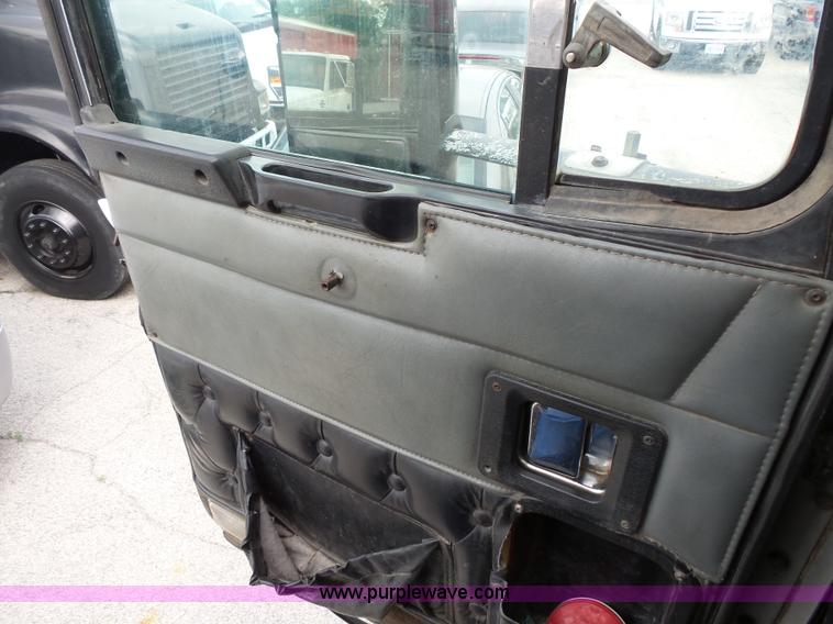 image for item L3516 1994 Kenworth T600 roll-off truck