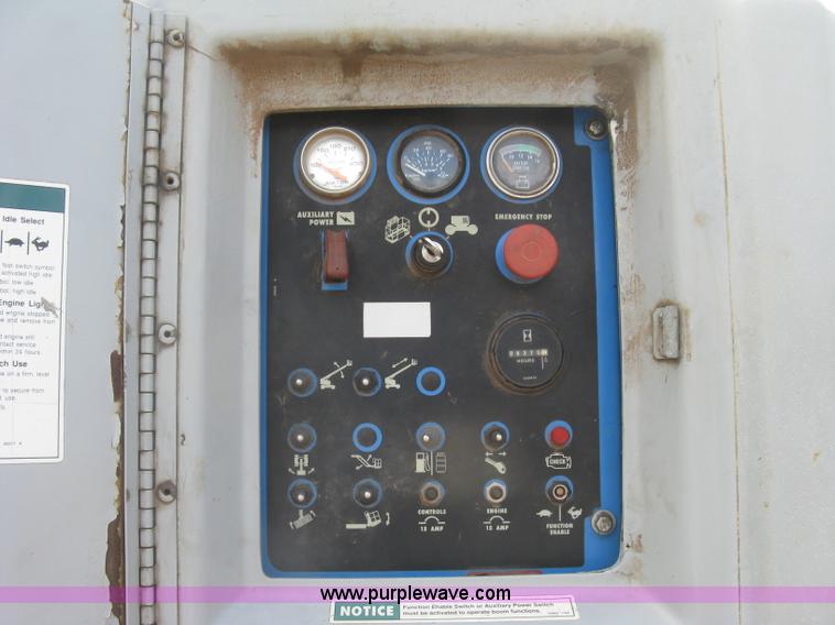 image for item L3842 1998 Genie S-80 boom lift