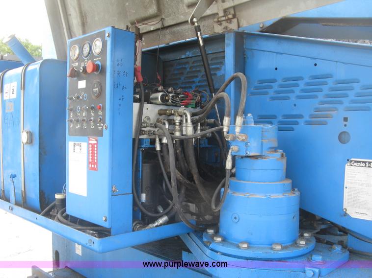 image for item L3842 1998 Genie S-80 boom lift