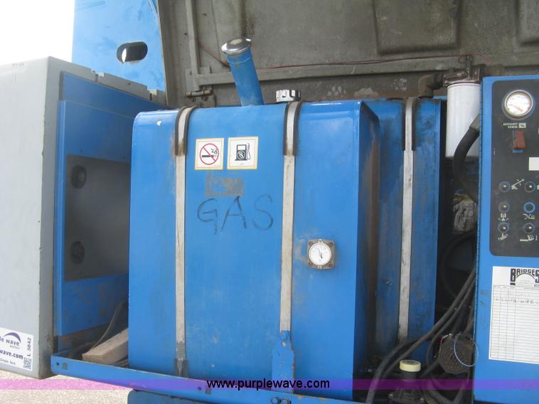 image for item L3842 1998 Genie S-80 boom lift