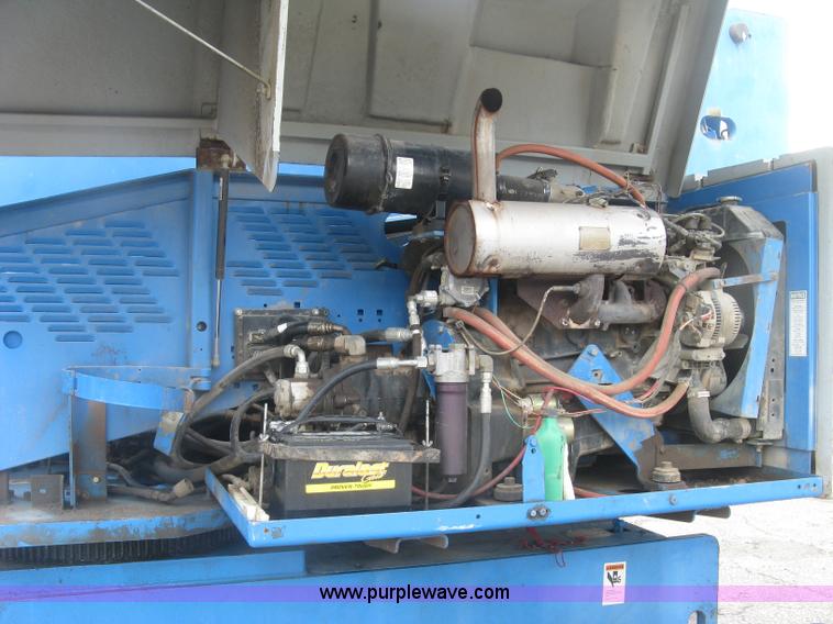 image for item L3842 1998 Genie S-80 boom lift