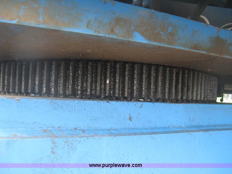 image for item L3842 1998 Genie S-80 boom lift