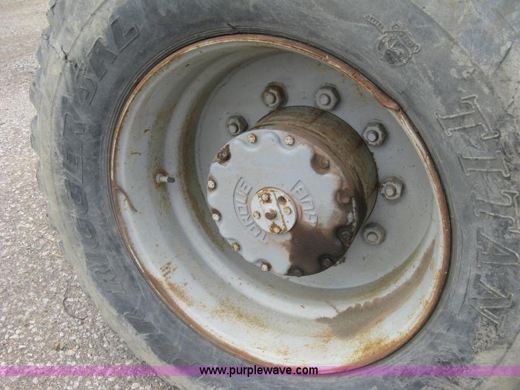 image for item L3842 1998 Genie S-80 boom lift