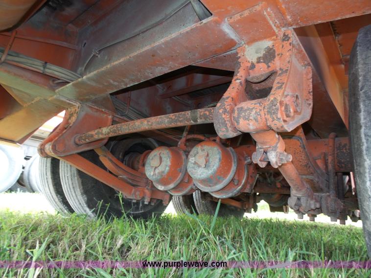 image for item L3999 1997 Trail King TK60HT-322 drop deck equipment trailer