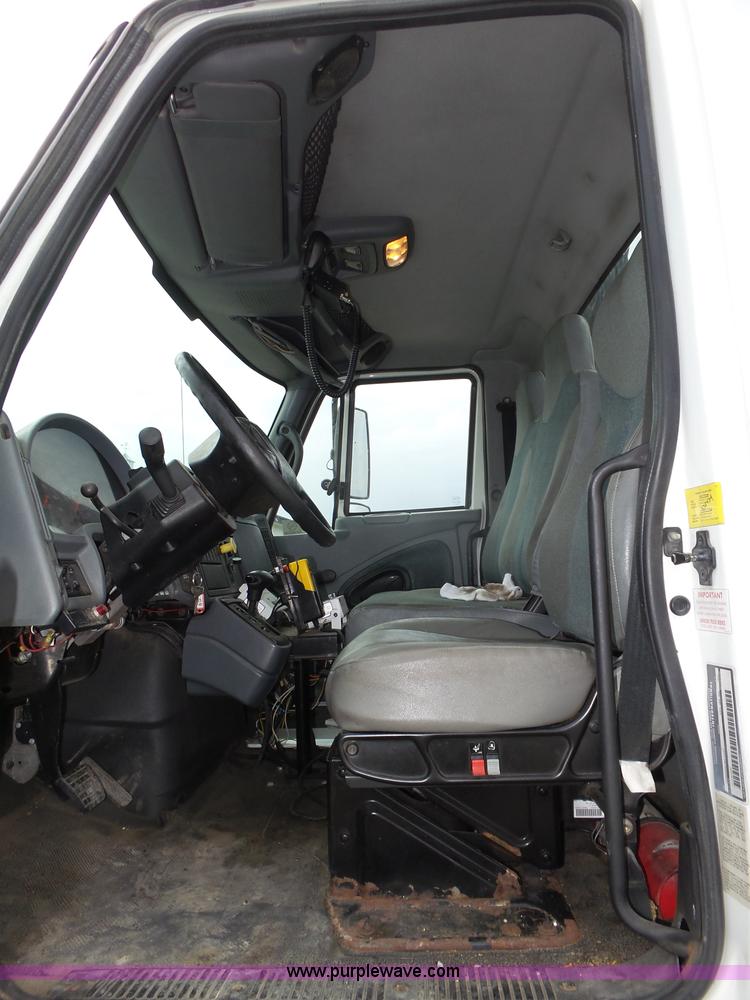 image for item L4004 2003 International DuraStar 4300 pothole patching truck