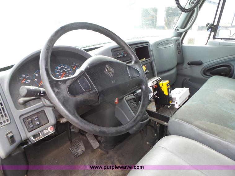 image for item L4004 2003 International DuraStar 4300 pothole patching truck