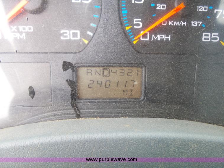 image for item L4004 2003 International DuraStar 4300 pothole patching truck