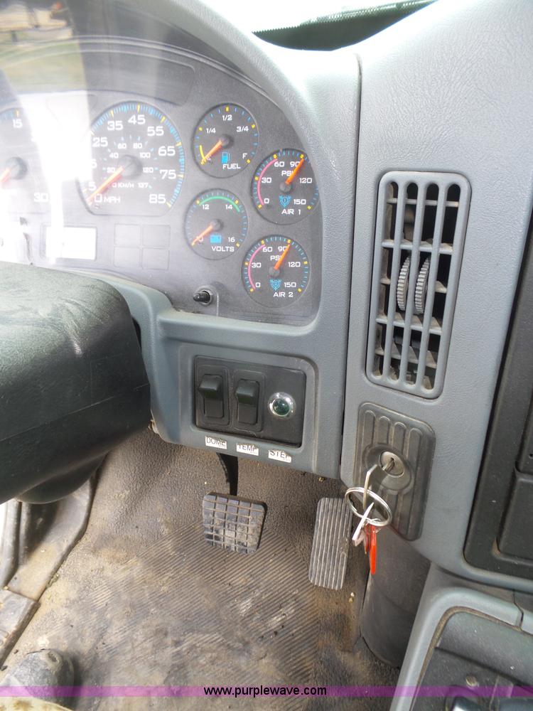 image for item L4004 2003 International DuraStar 4300 pothole patching truck