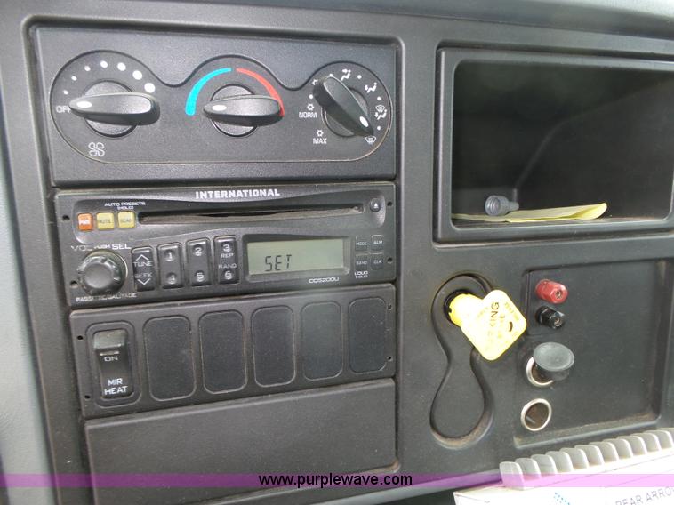 image for item L4004 2003 International DuraStar 4300 pothole patching truck