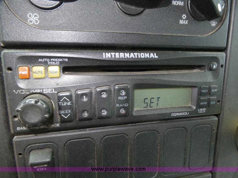 image for item L4004 2003 International DuraStar 4300 pothole patching truck