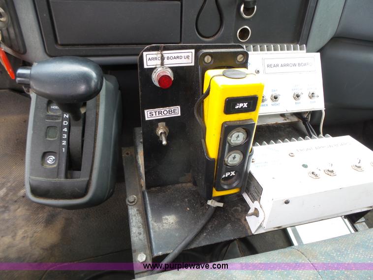 image for item L4004 2003 International DuraStar 4300 pothole patching truck