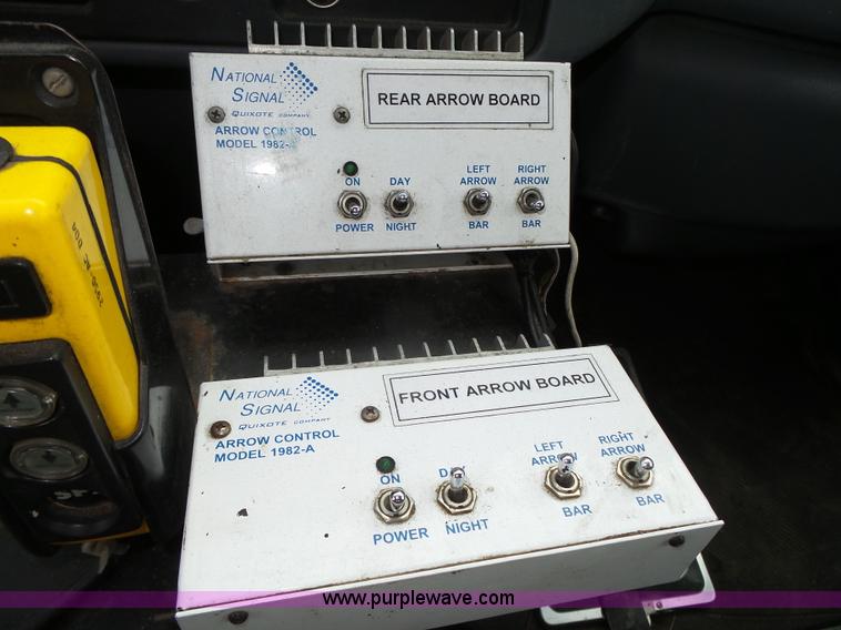 image for item L4004 2003 International DuraStar 4300 pothole patching truck